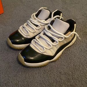 Jordan 11 Concord low